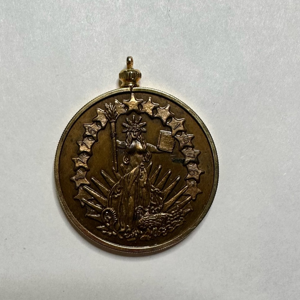 Vintage 1776 - 1976 bicentennial 200 years of freedom‎ coin bezel eagle charm